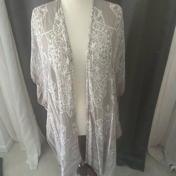 4 Open-Front Kimonos - Picture 7 of 16